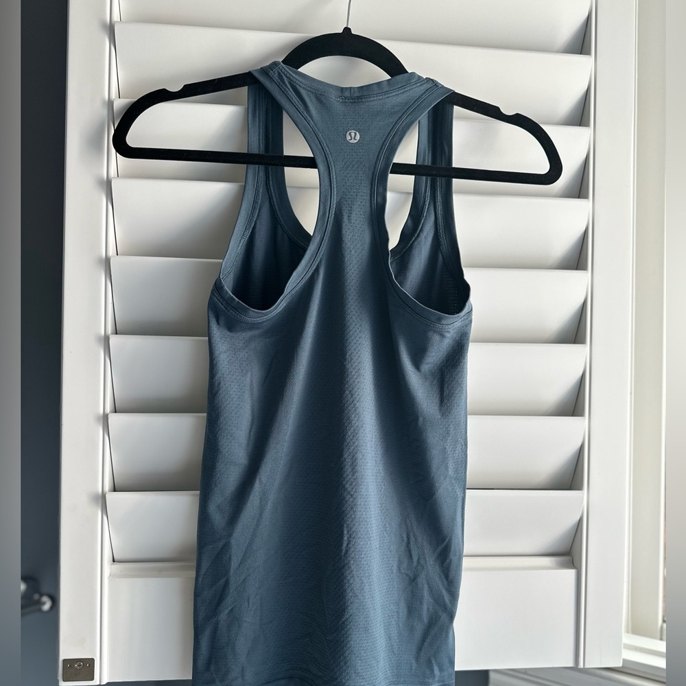 Lululemon swiftly rack tank sz 2. Worn twice . Hip length